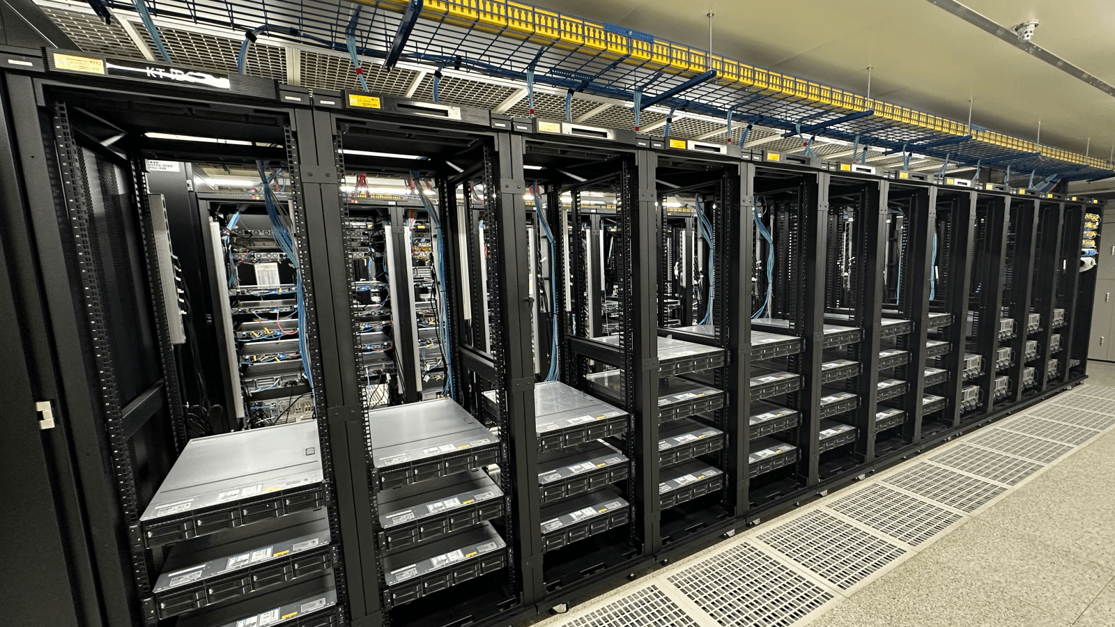 KT’s Success Stories in AI Cloud Service and Large AI Model Training on AMD Instinct MI250 and Moreh AI Platform